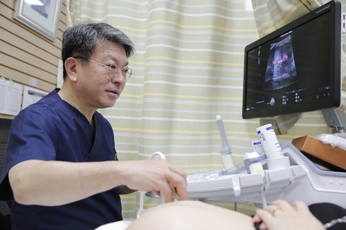 33년 분만실 지킨 대학병원 교수 "생명 사명감에 은퇴 없어"