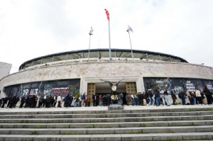 '韓 공격수 사인 받을래!' 오현규, 현지서 인기 대폭발…3시간만 16억 벌었다→수많은 인파 몰려