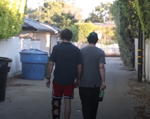 섹시 톱 배우, 동성애자 루머 불거졌다..사생활 사진 확산 논란