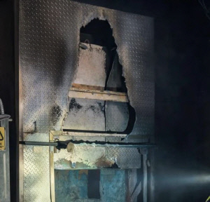 장례식장 '과체중 시신' 화장 중 화재…문 덜 닫혀 불씨 튀어