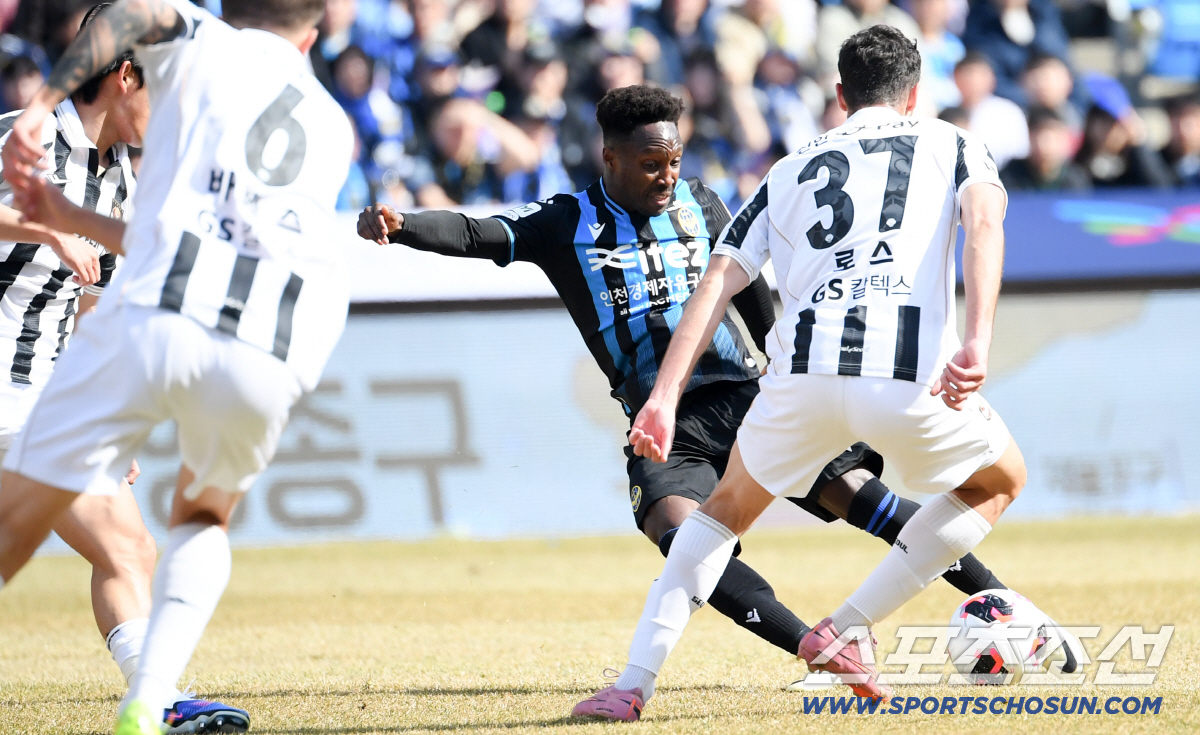 2026년 K리그1 '1호 교체'는 선수 아닌 이동준 심판→전반 2분 부…