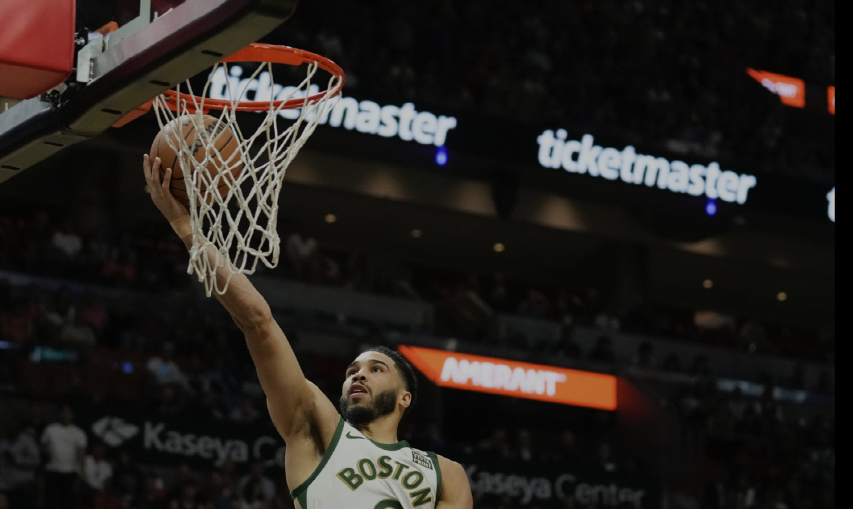 제이슨 테이텀 '태풍의 눈'이 됐다. 예상 밖 동부 2위 보스턴+ 테이텀…