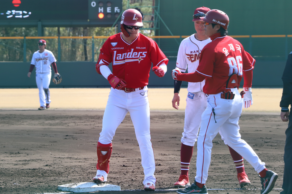 최정예 총출동! 김재환도 안타쳤다! SSG 18안타 대폭격 → 라쿠텐 2…