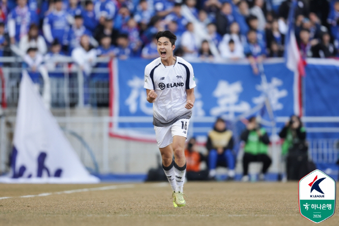 K리그2 역대 최다 관중(2만4071명) 모인 이정효 데뷔전, 수원이 웃…