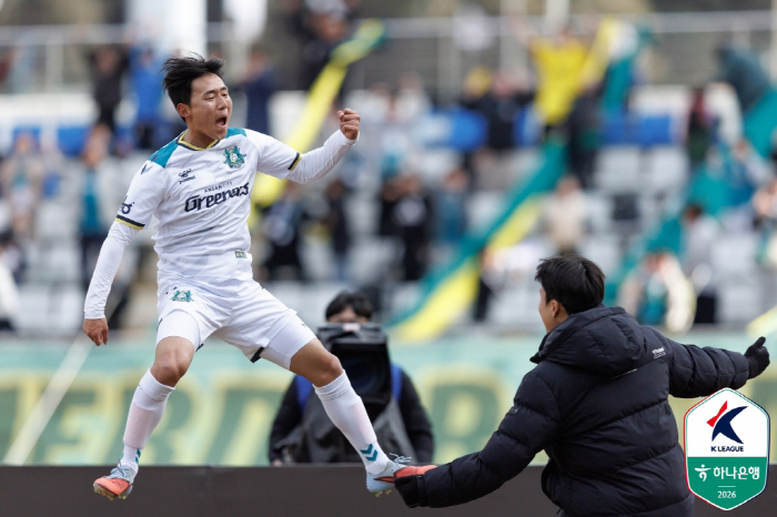 "이게 뭔가요" 안산 정현우, 개막전부터 '올해의 골' 넘볼 '60m 초…