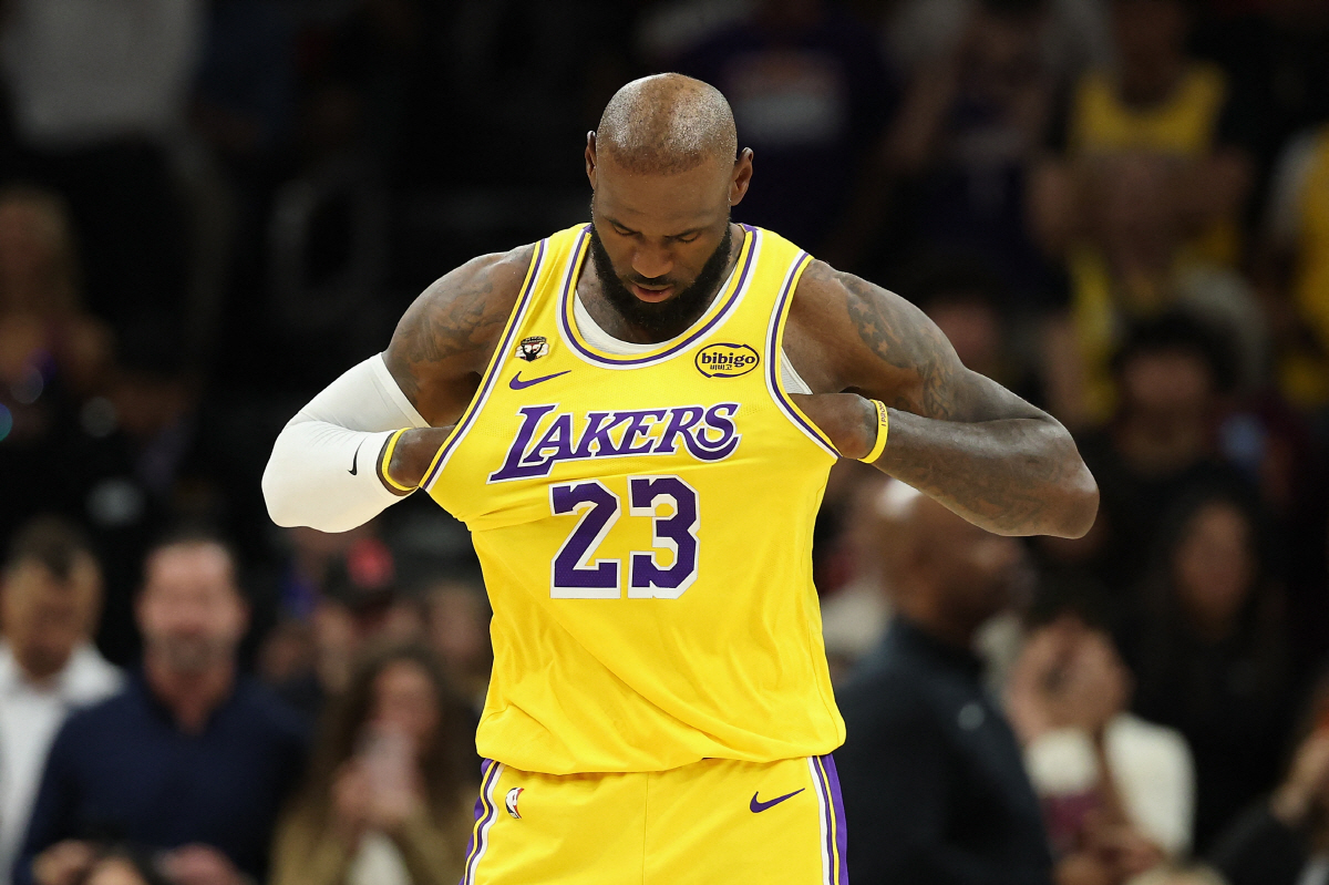 "르브론은 포지션을 바꿨고, 커리는 경기를 바꿨다" NBA 명장의 절묘한…