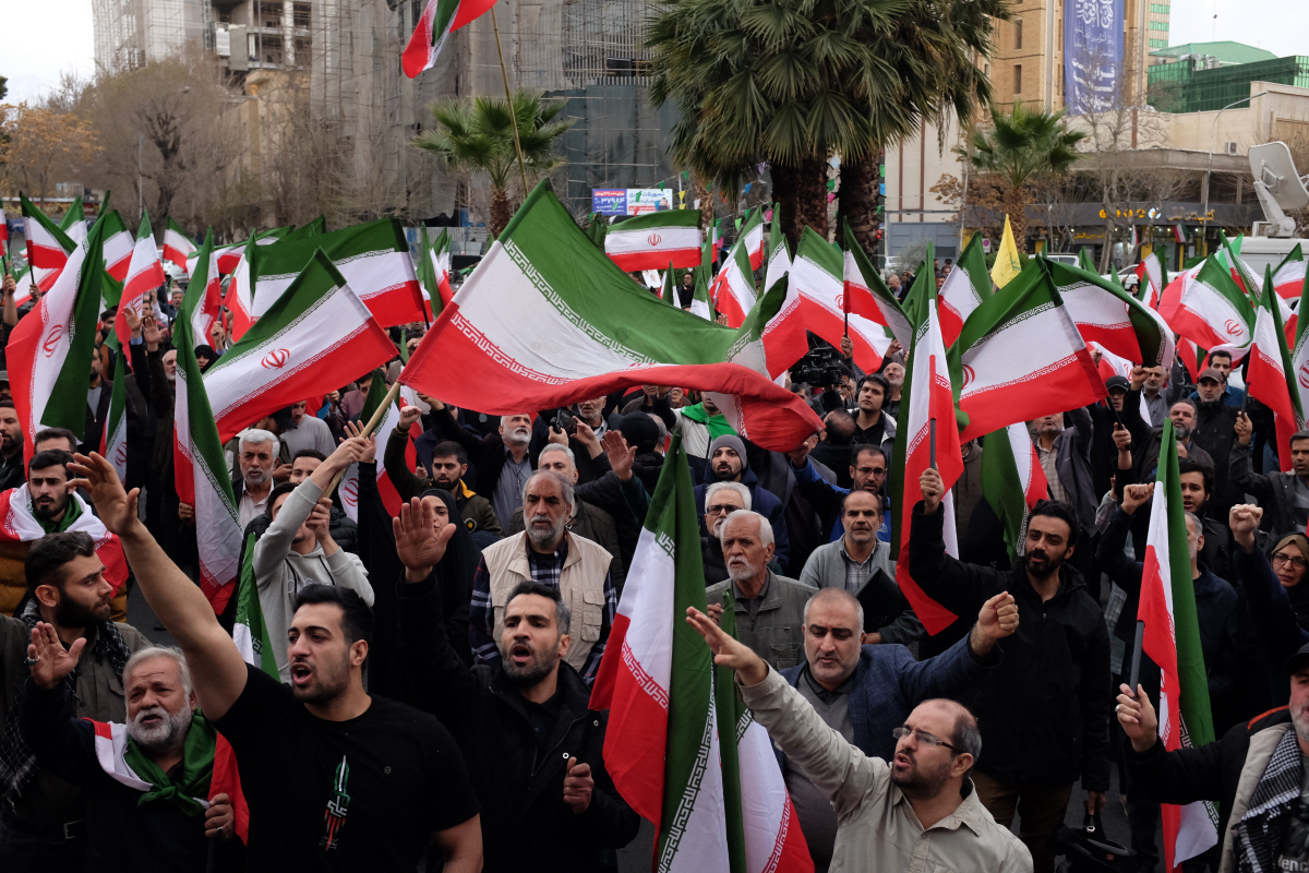 "美-이스라엘, 이란 공습에 중동전쟁 조짐" 이란에서 뛰는 '한국 선수'…