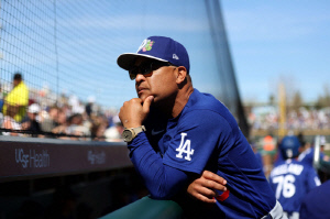 다저스 비상! 던질 투수가 없다고? → '표면적으로 엄청난 투수진' 그 많은 투수들 다 어디갔나