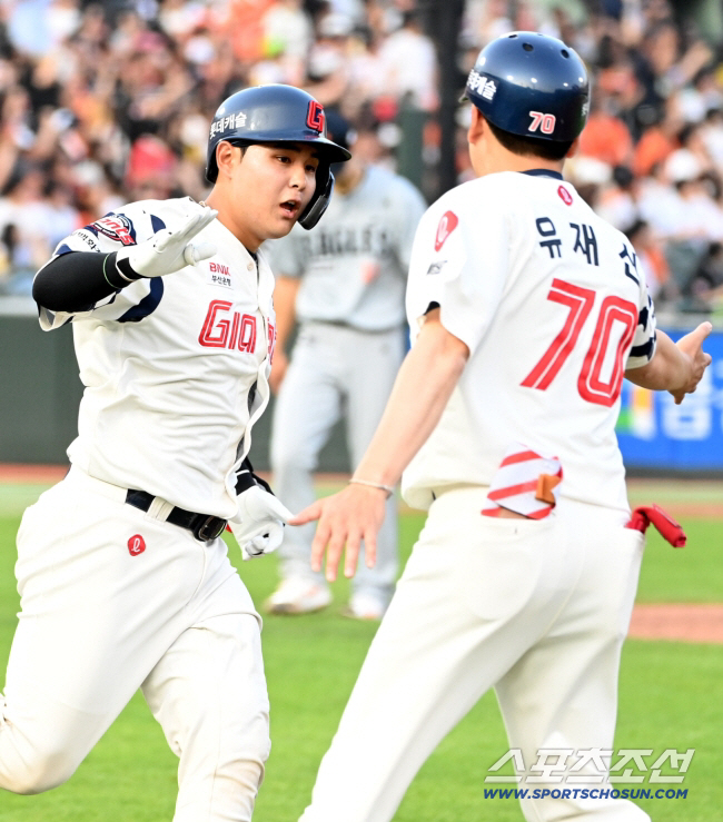 신인이 벌써 풀렸다고? 김태형 감독 쓴소리 → "되게 기대를 했는데 생각…