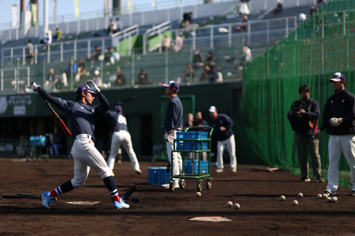 왕자님 오셨다! '롯데 장남' 신유열 미래성장실장, 롯데-지바롯데 교류전…