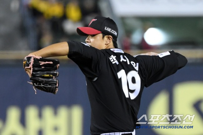염갈량이 키우려는 2년차 젊은피. 타구 맞고 교체. 더 아픈 4실점[오키…