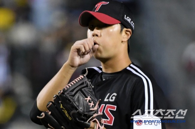 염갈량이 키우려는 2년차 젊은피. 타구 맞고 교체. 더 아픈 4실점[오키…