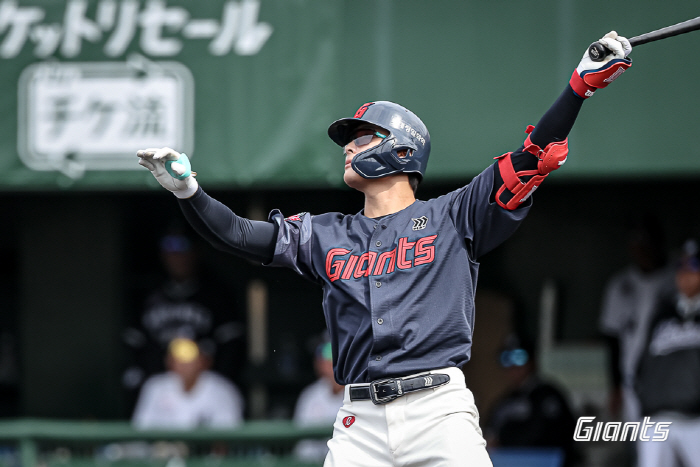 한화를 18-0으로 이긴 지바롯데를 4-3으로 이긴 롯데다! → 3·1절…