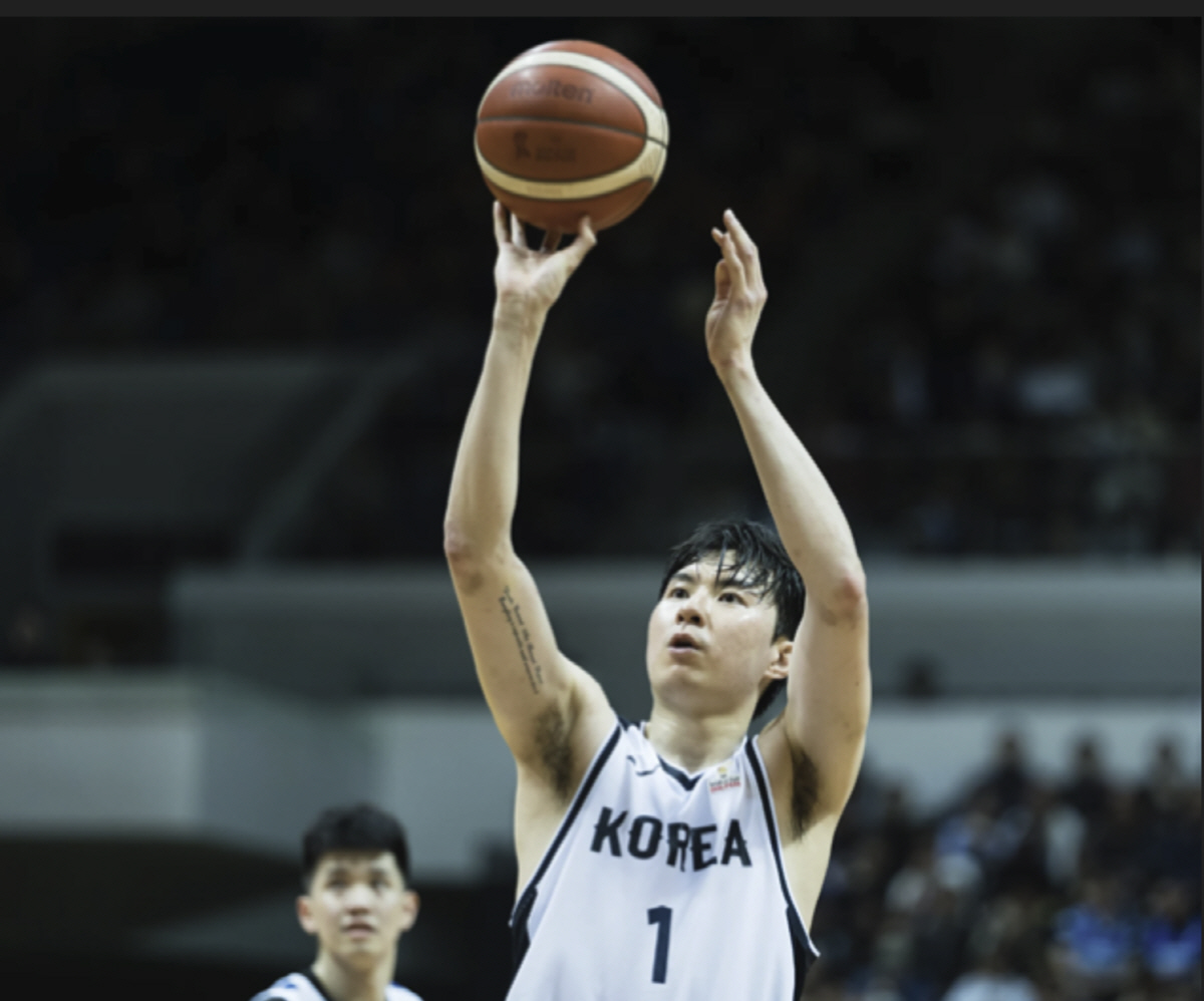 '3.1절의 치욕' 한국농구,일본에 완패했다…마줄스 감독, 데뷔전 2연패…