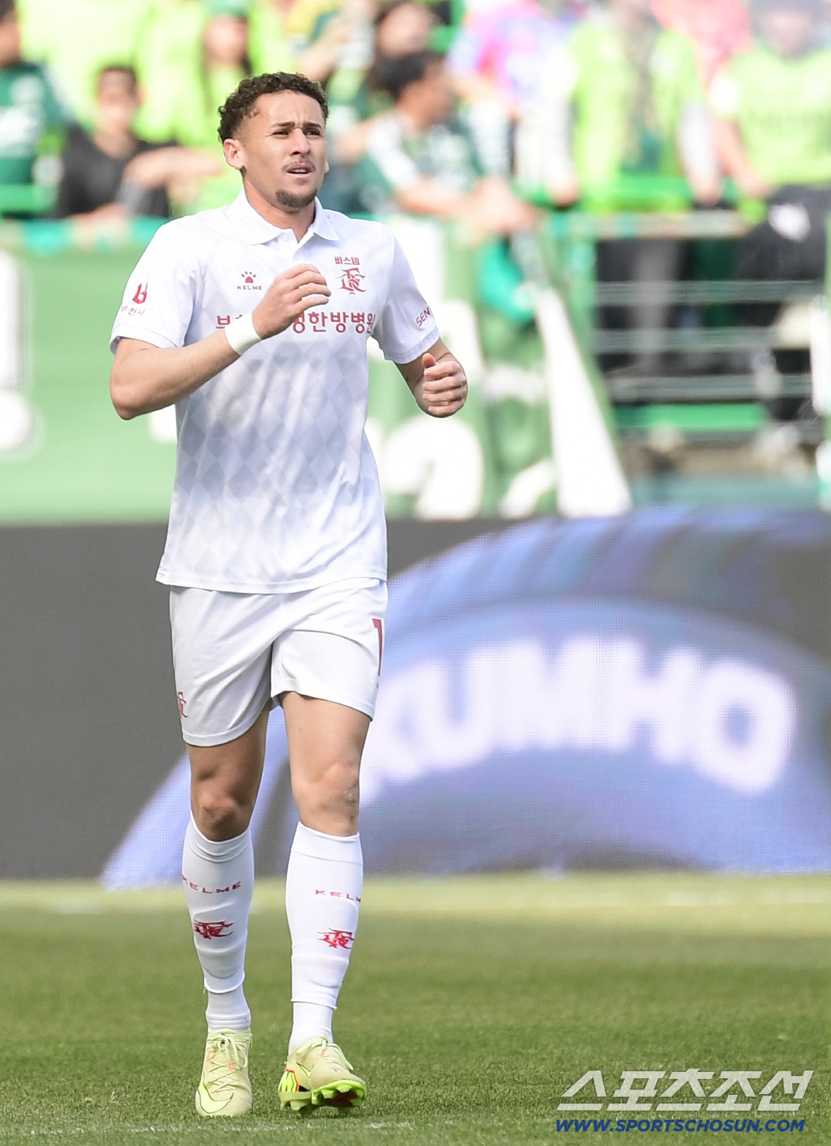 대이변! '승격팀'이 '디펜딩챔피언' 잡았다...'갈레고 멀티골' 부천,…