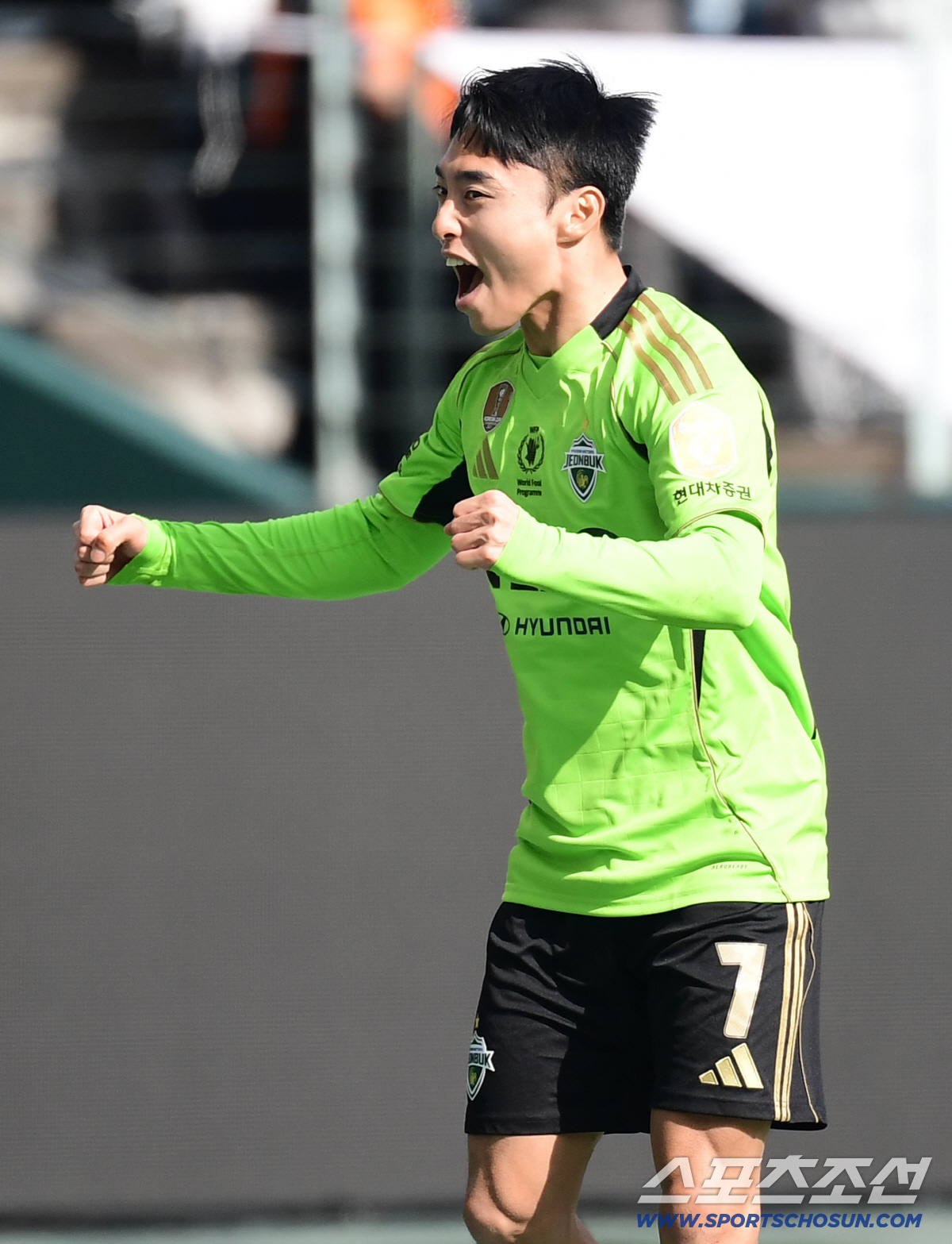 대이변! '승격팀'이 '디펜딩챔피언' 잡았다...'갈레고 멀티골' 부천,…