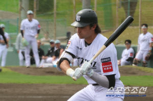 '연습경기부터 친정에 비수꽂기' 김현수 2안타 2득점→천성호 9회 동점타. 우승후보 LG-KT 7대7 무승부