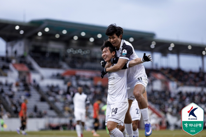 [K리그2 리뷰]'1골-2도움 발디비아 폭발했다' 전남, 박동혁 감독 화…