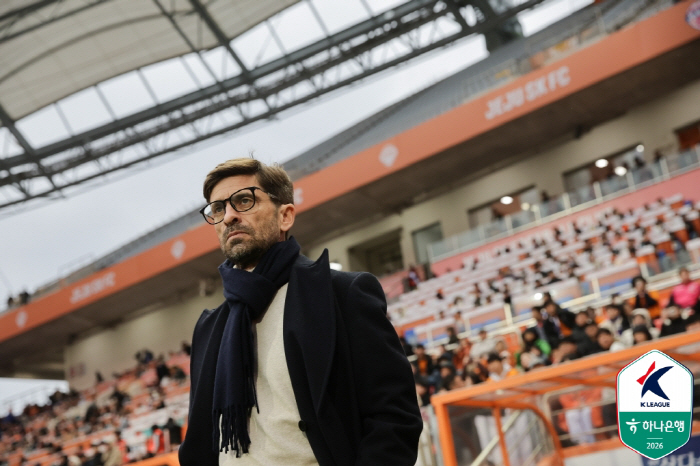 세르지우-이정규 감독, 데뷔전서 승점 나눠 가졌다...'이탈로 퇴장' 제…