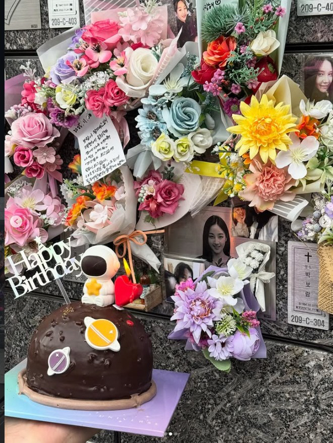 "故박보람 떠난지 벌써 2년" 자이언트핑크, 생일에 납골당 찾은 우정