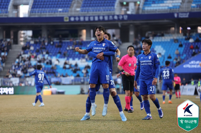 이정효 데뷔전 어땠나? 측면서 차이 만든 '수원표 정효볼', 그보다 빛난…