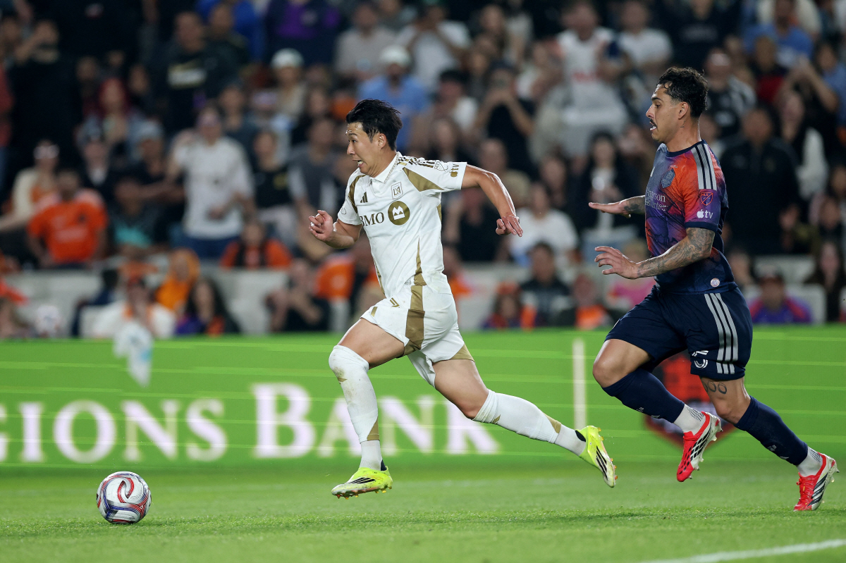 "손흥민 때문에 천당 지옥 갈렸다" 2명 퇴장 당하고 0-2 완패한 휴스…