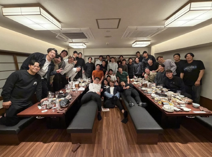 '오타니 또 회식' 日 우승 루틴 되나…'압사 경고까지' 슈퍼스타 등장에 열도 들썩인다