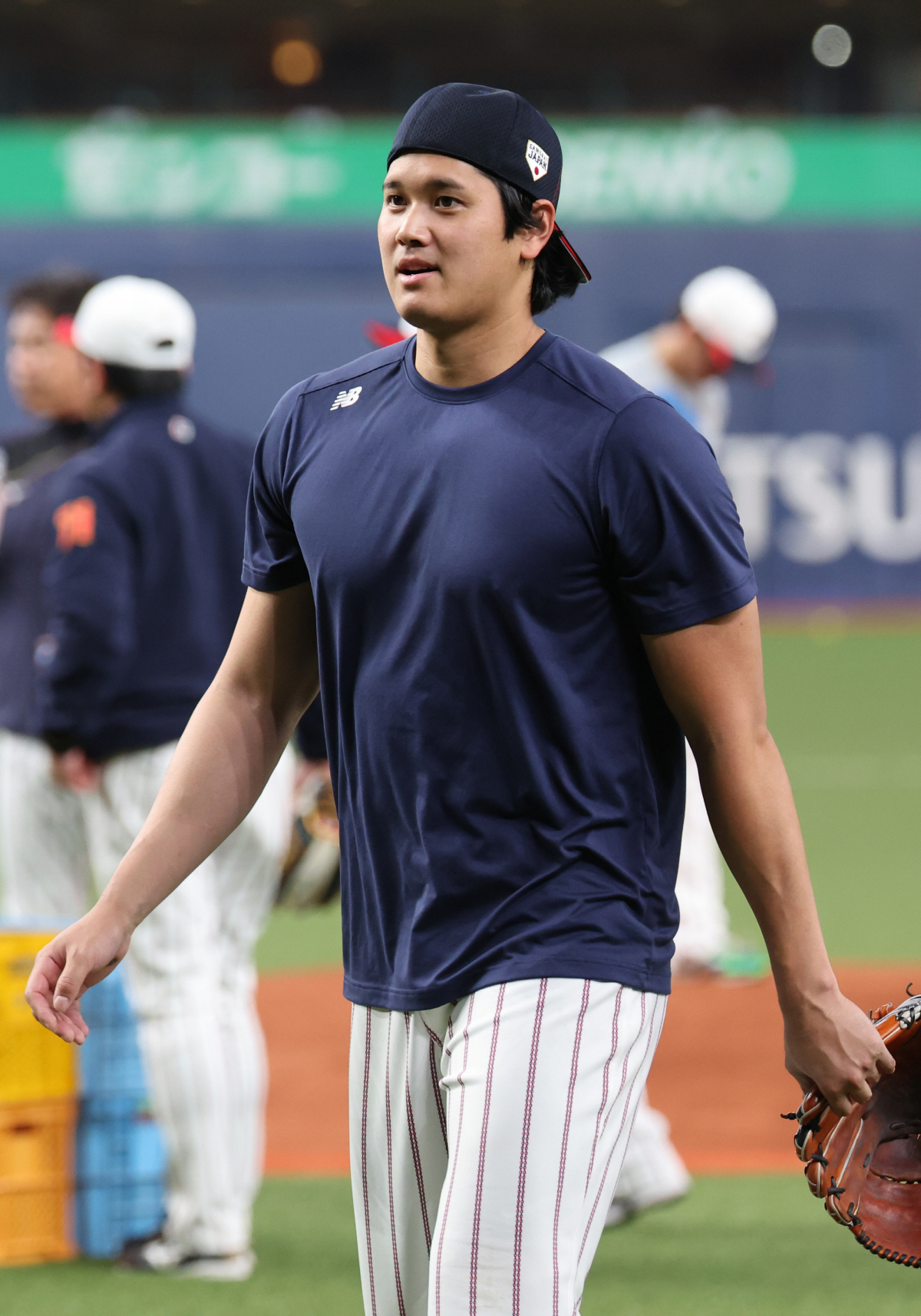 '오타니 또 회식' 日 우승 루틴 되나…'압사 경고까지' 슈퍼스타 등장에…