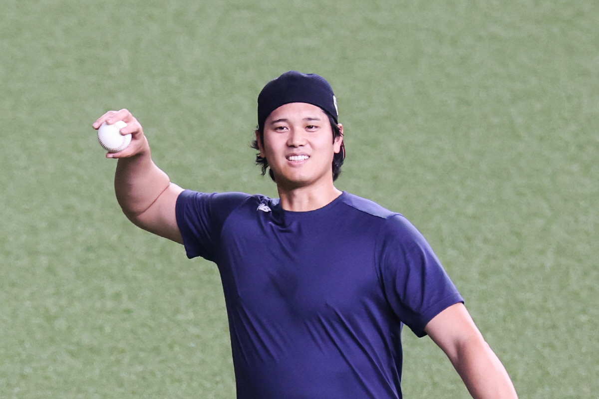 '오타니 또 회식' 日 우승 루틴 되나…'압사 경고까지' 슈퍼스타 등장에…