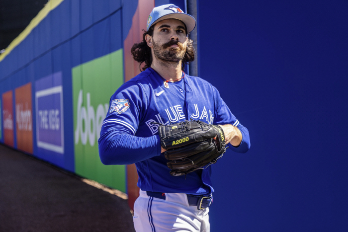 첫 판에 벌써 159.2㎞, 3042억 토론토 뉴에이스, 'FA 대박 계보' 류현진→가우스먼보다 기대되는 이유?