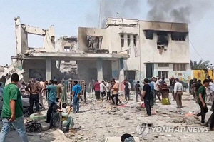 [하메네이 사망] 잿더미 속 책가방에 절규…이란 초교 폭사 165명