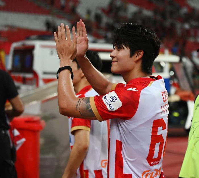 미쳤다! 韓 축구 초대형 경사, 빅리그 수비수 탄생 예고...'친한파 구…