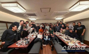 30명 전원 참석 불고기집 회식, 사무라이재팬 음식값은 누가 냈나? 지난해 1485억원 번 오타니 아닌 37세 최연장자 스가노 부담[민창기의 일본야구]