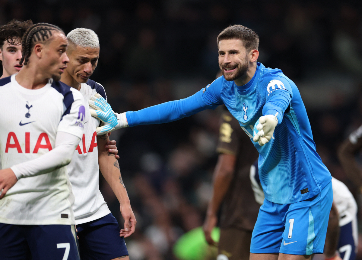 충격! 손흥민 최애 동료였는데..."넌 그냥 광대야", "강등돼서 방출될…