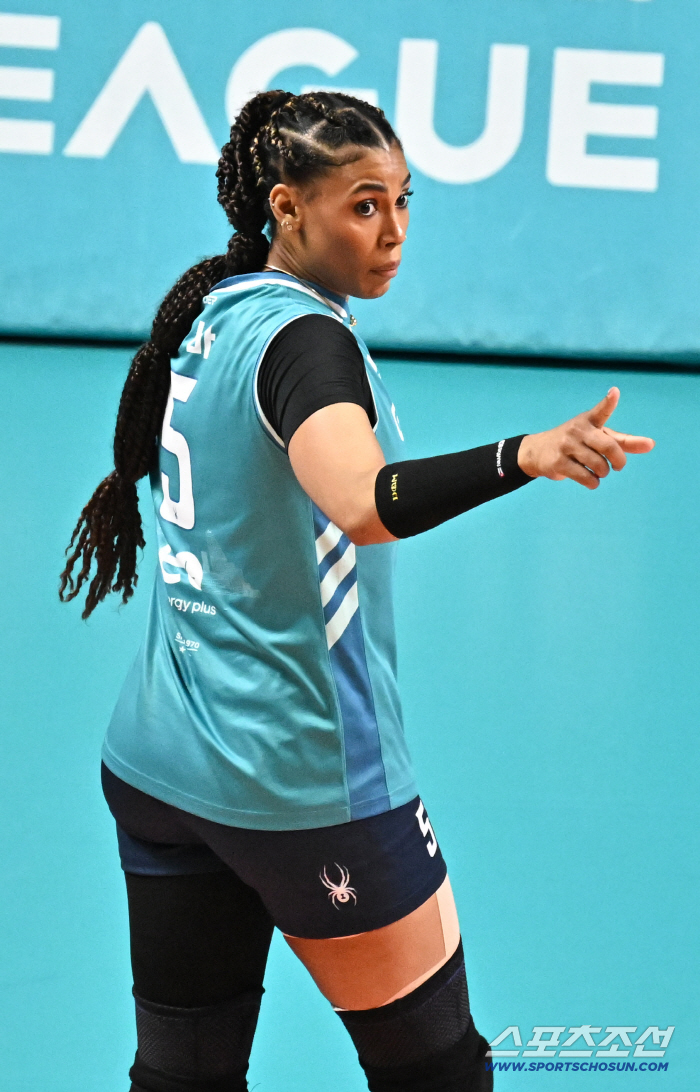 3년 연속 '1000점' 대기록 → 인삼공사 3총사 넘어 신기록까지? 아직 '봄배구'만 없는 쿠바 괴물 [SC피플]