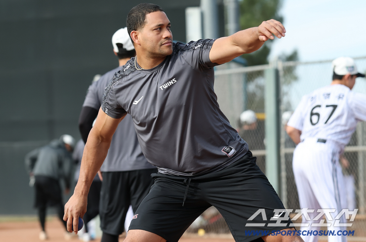 '우승후보' KT 주전상대로 3이닝을 35개로 순삭. 우승팀 에이스는 여…