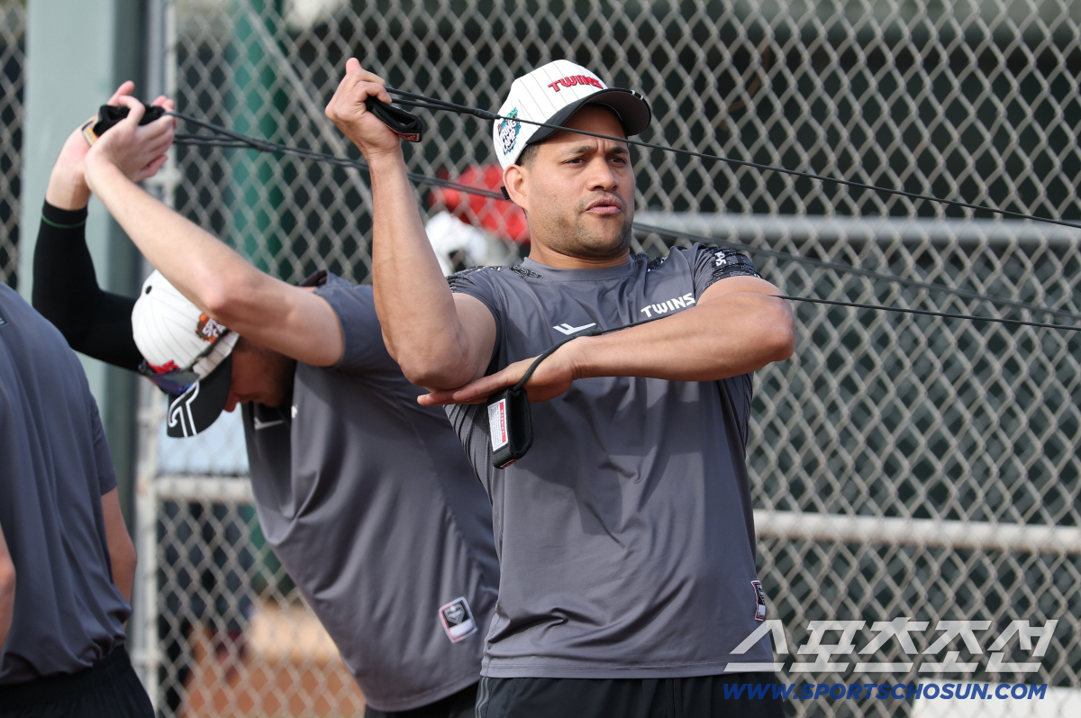 '우승후보' KT 주전상대로 3이닝을 35개로 순삭. 우승팀 에이스는 여…