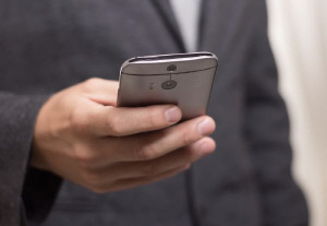 여성 시신 몰래 촬영한 경찰관 파면…여고생 몰카 등 500장 발견