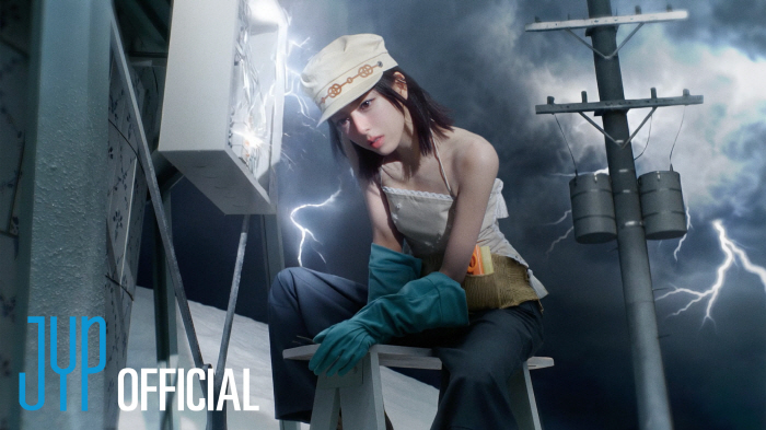 ITZY 유나, 23일 솔로 데뷔 'Ice Cream' 발표…트레일러 공개에 벌써 '후끈'
