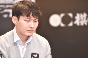 '中 꺾고 기선전 초대우승' 박정환 9단, 누적 상금 108억원 돌파…'전설' 이창호 넘어 역대 상금 1위 등극