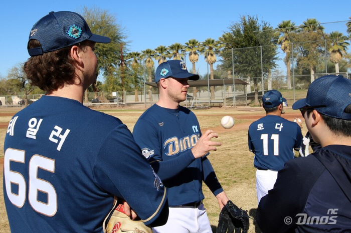 '라일리에 아시아쿼터, 구창모까지' 일부 선수만 조기 귀국 확정, 도대체…