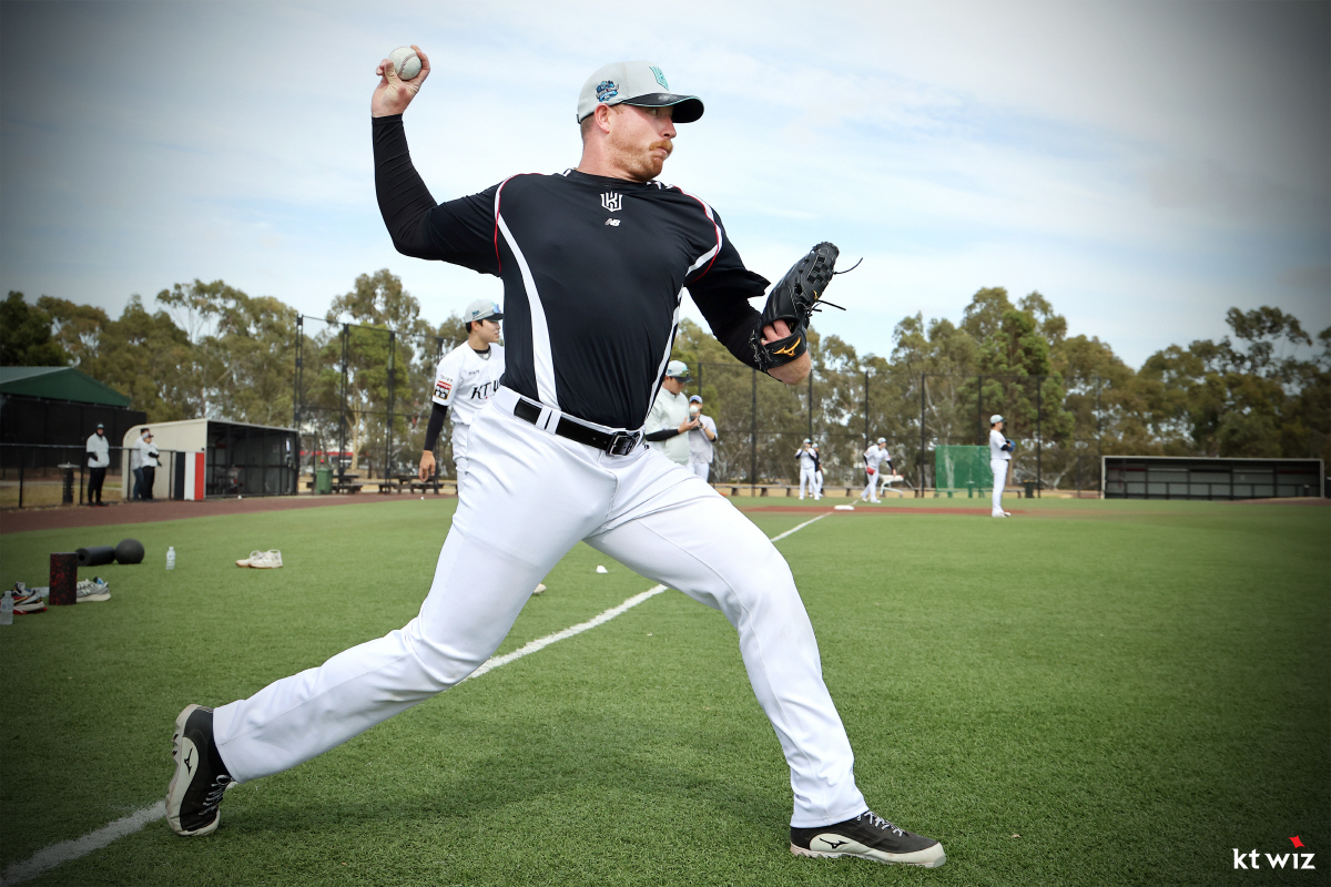 '첫 강백호 매치' 강백호 3번-1루수 출전. 엄상백 심우준까지 친정 상…