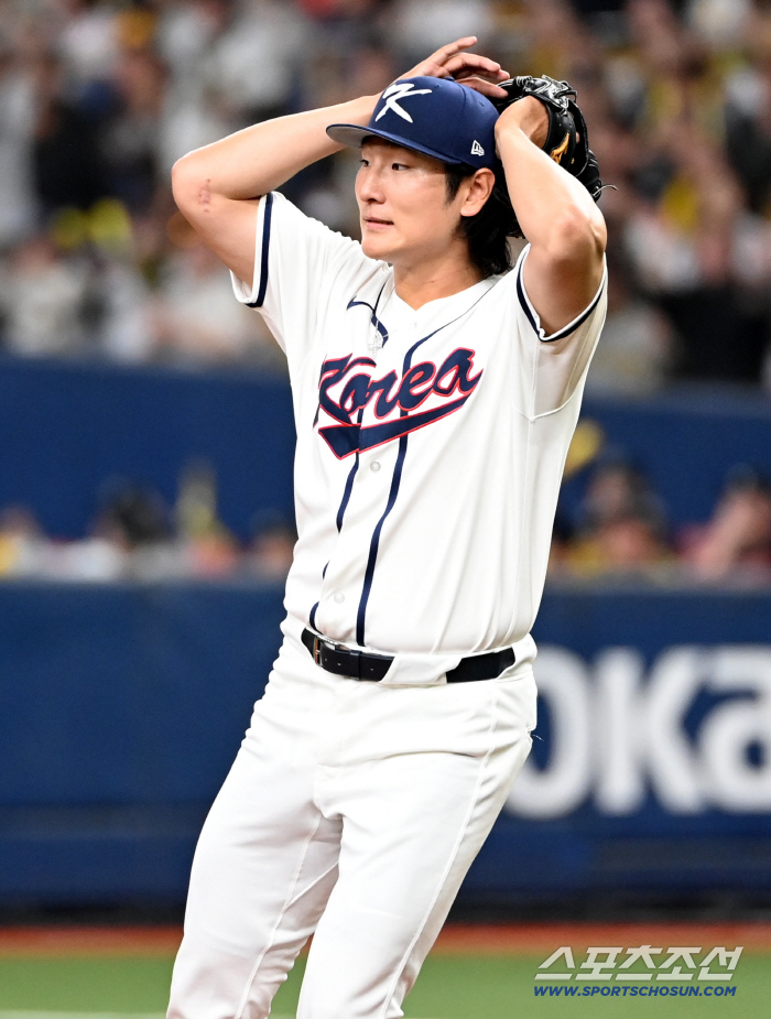 '이럴수가' 156㎞ 위력투 뒤 3실점 충격, 韓 에이스 이대로 괜찮나…결국 조기 교체[오사카 현장]