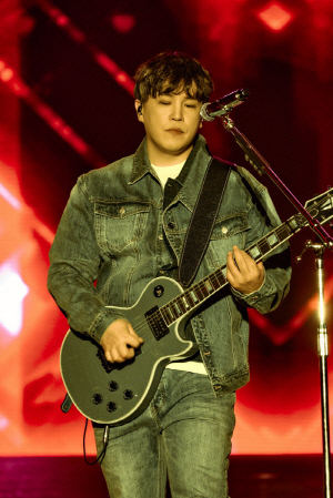 ‘11년 결혼 끝’ 이수 , 린과 이혼 후 6개월 만 근황..얼굴 야위었네