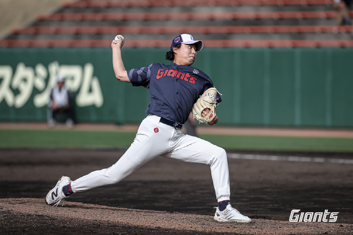 "죄송합니다. 그냥 잘하겠습니다" 롯데 정철원, 90도 고개 숙였다 → …