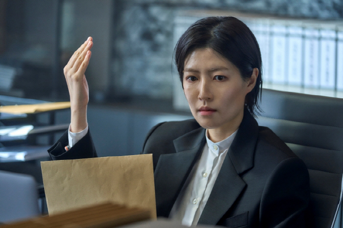 심은경, 6년 만에 韓드라마 복귀→하정우 압박 '빌런'으로 인생캐 경신 …