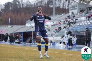 [K리그2 현장리뷰] 파주도 웃지 못했다...창단 첫 경기, 충남아산에 2-3 아쉬운 패 '신입 3팀 무승'