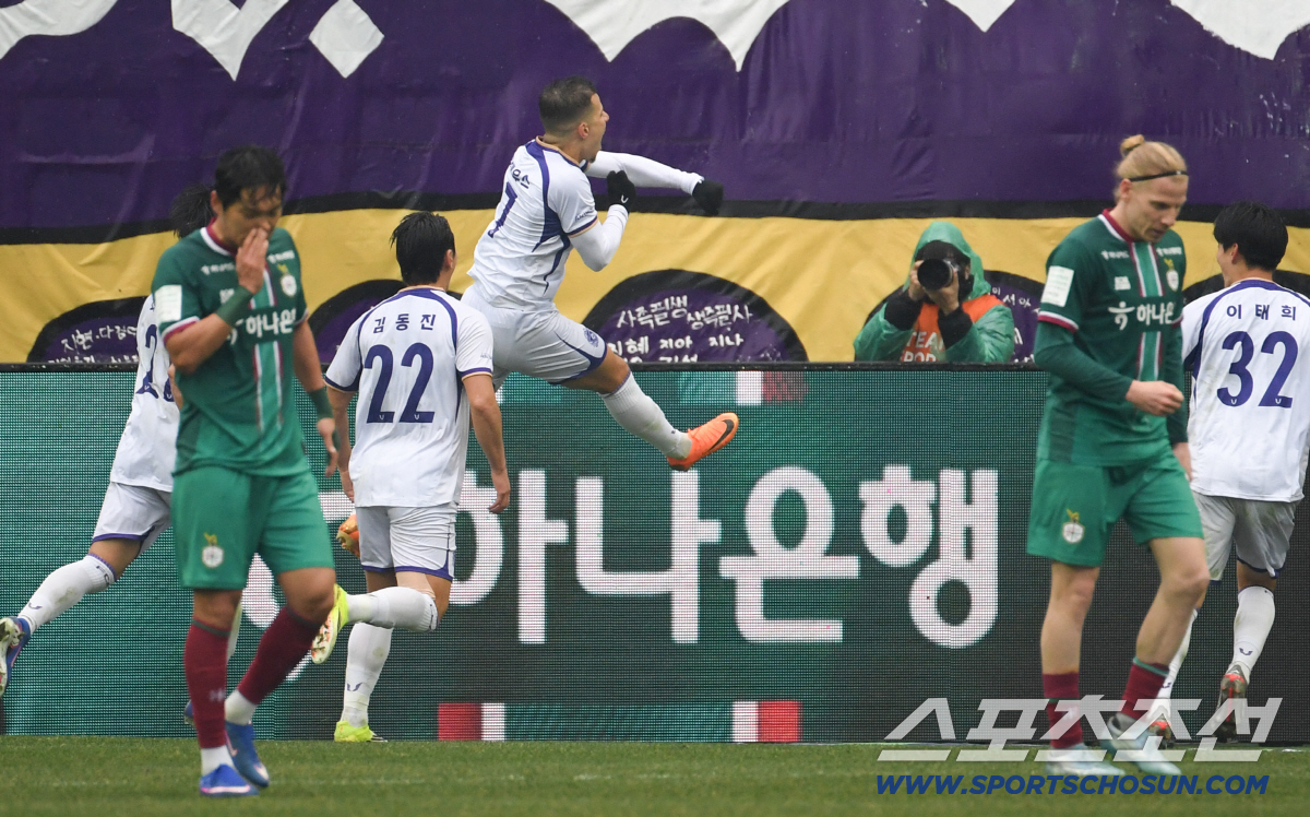 '김정훈, 환상 PK 선방' 대전-안양, '서진수 장군-마테우스 멍군' …