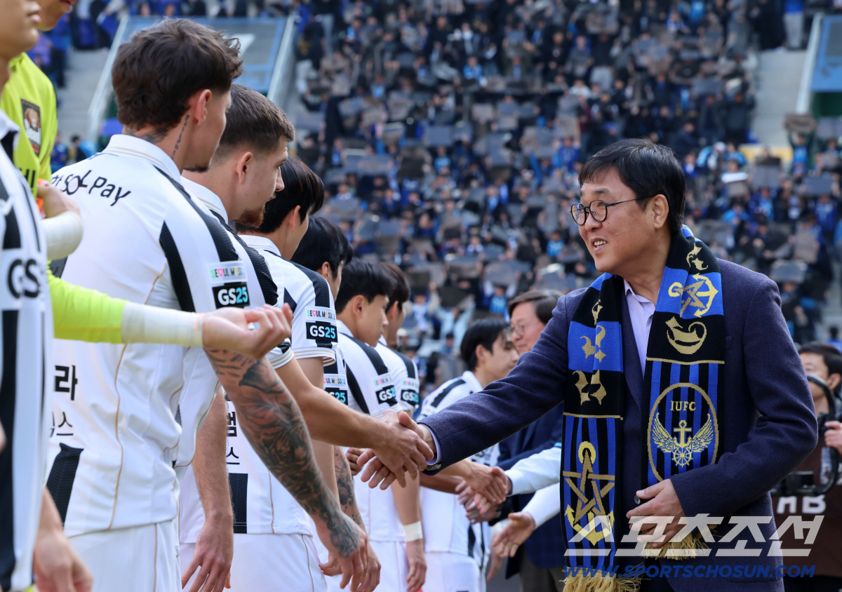 '경인더비 직관'최휘영 문체부장관 "잔디관리 특단의 대책 필요...K리그…