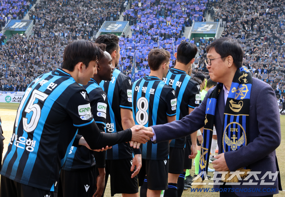 '경인더비 직관'최휘영 문체부장관 "잔디관리 특단의 대책 필요...K리그…